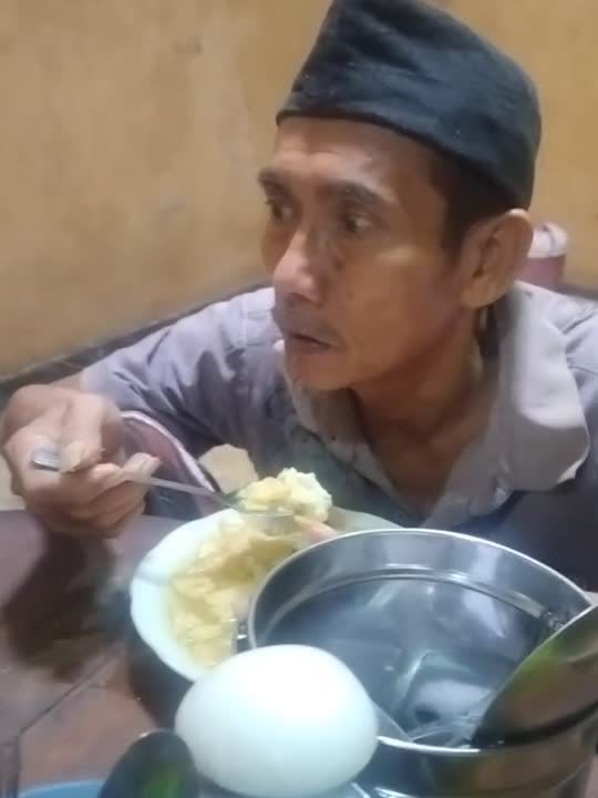 Simbah sarapan bersama relawan di Griya Lansia